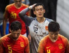 国内足球-门将神秘失误引发国内足球争议，颜骏凌独特的低效慢节奏遭质疑