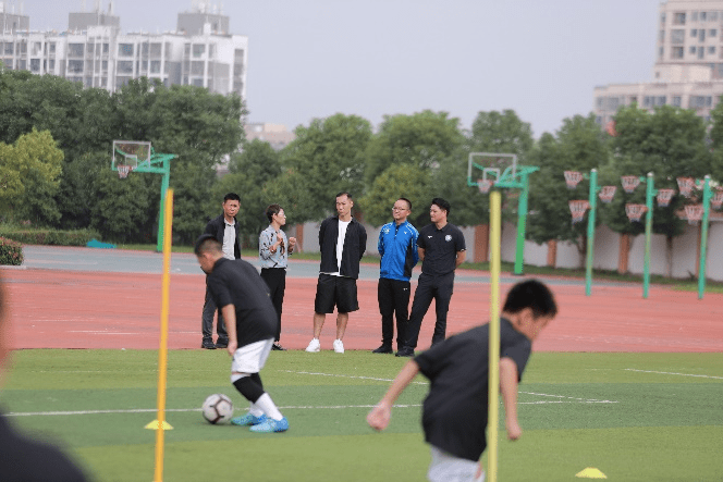 足球-关注足球少年成长，延续江苏足球梦想：江苏茉莉助力校园足球