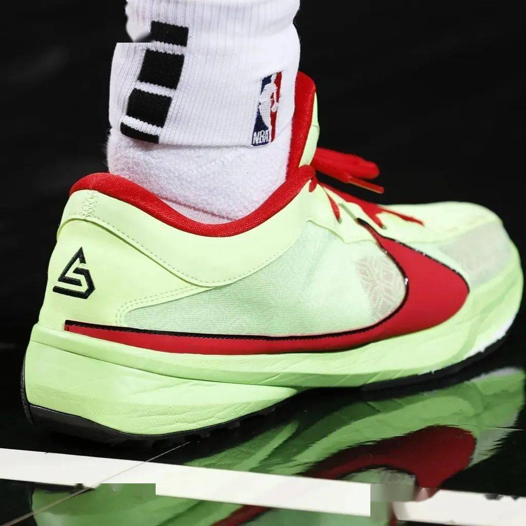 【168资讯】NBA 球鞋合集！詹姆斯上脚「湖人冠军战靴」！